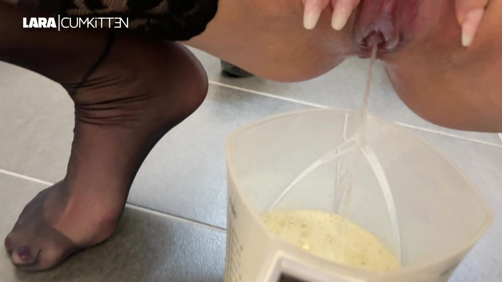 sexy foto nr. 6 von PISSEN bis es überläuft | 1 Liter Messbecher geflutet