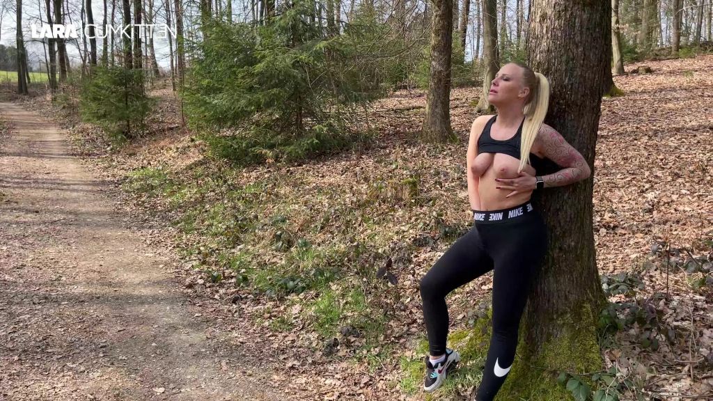 sexy foto nr. 1 von Outdoor Fickdate beim joggen | XXL Eiweiss Shake GESCHLUCKT