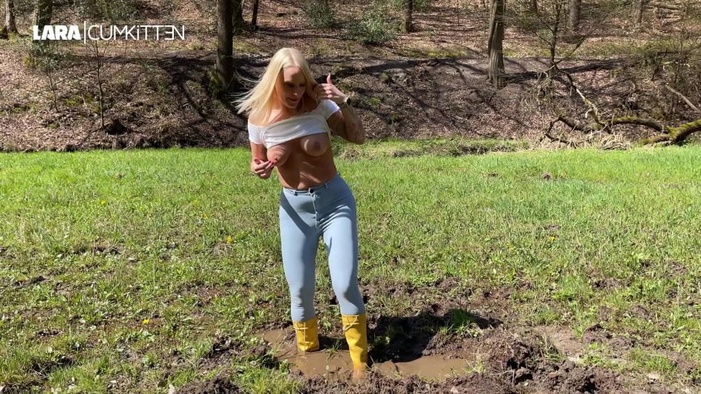 sexy foto nr. 2 von JEANS PISS im Schlamm | Nasser Spass in GUMMISTIEFELN
