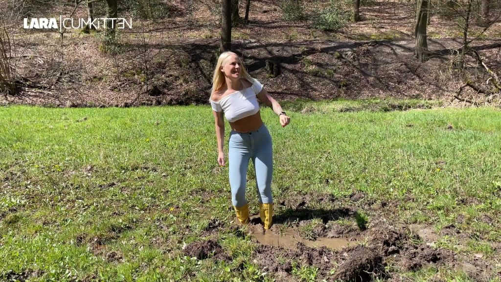sexy foto nr. 3 von JEANS PISS im Schlamm | Nasser Spass in GUMMISTIEFELN