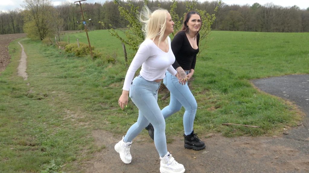 Freche JEANS Schlampen | Public EINGEPISST