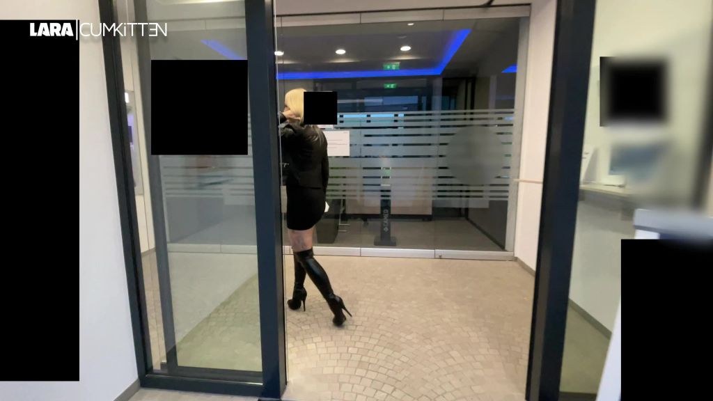 sexy foto nr. 3 von Dreister PUBLIC PISS in die Bank | Bleibt das unbestraft?