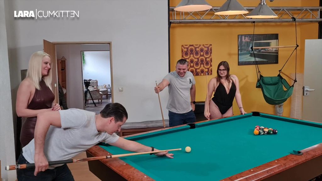 sexy foto nr. 1 von VIERER FICK mit Facial Finale | Billard Abend ESKALIERT