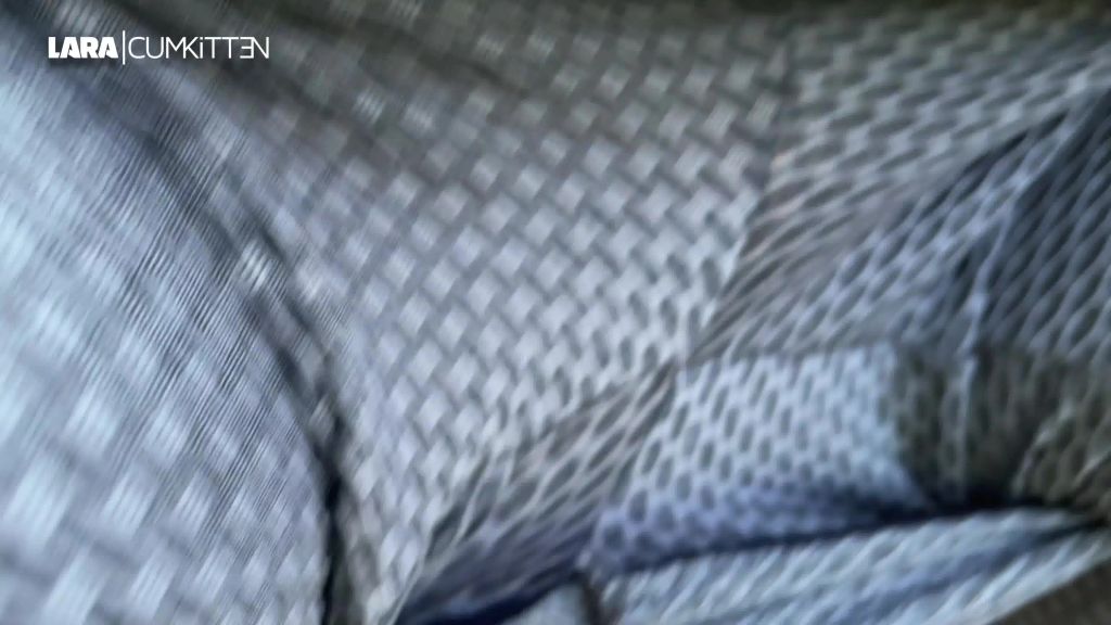 sexy foto nr. 7 von Sexy Sneaker PISS | Nasser Pisswalk