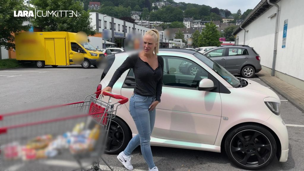 sexy foto nr. 2 von Dreist in der Öffentlichkeit | PUBLIC PISS am Supermarkt