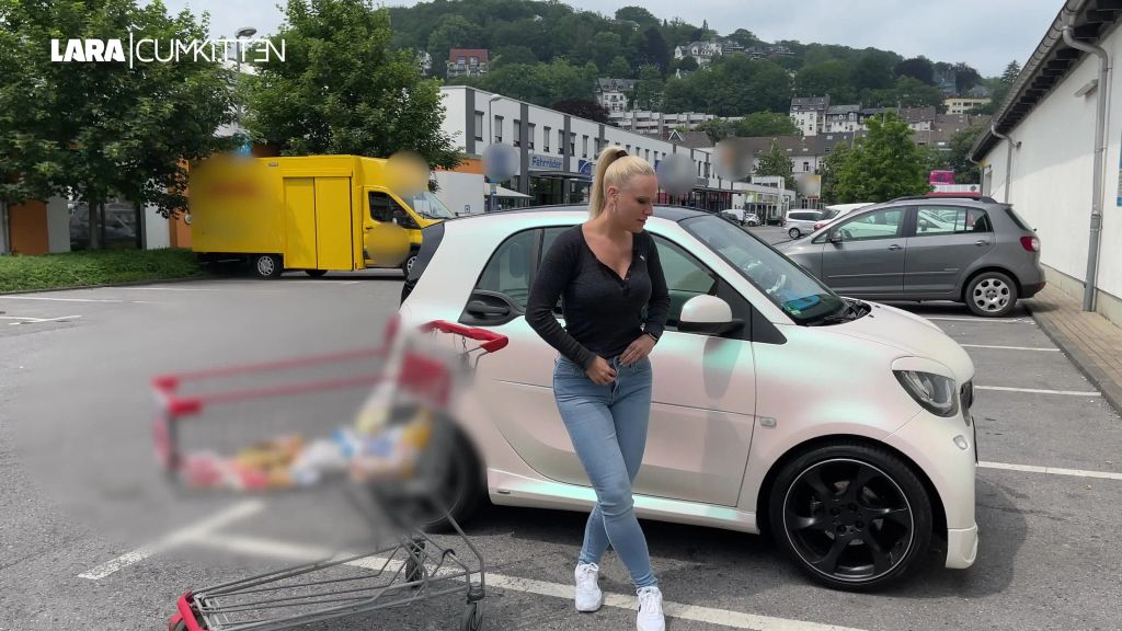 sexy foto nr. 3 von Dreist in der Öffentlichkeit | PUBLIC PISS am Supermarkt