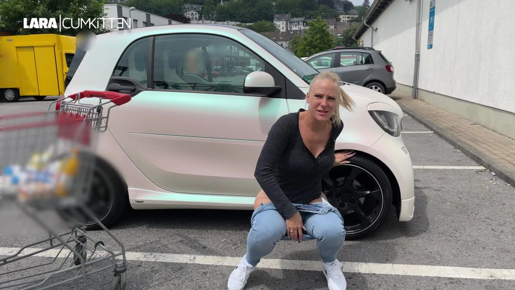 sexy foto nr. 4 von Dreist in der Öffentlichkeit | PUBLIC PISS am Supermarkt