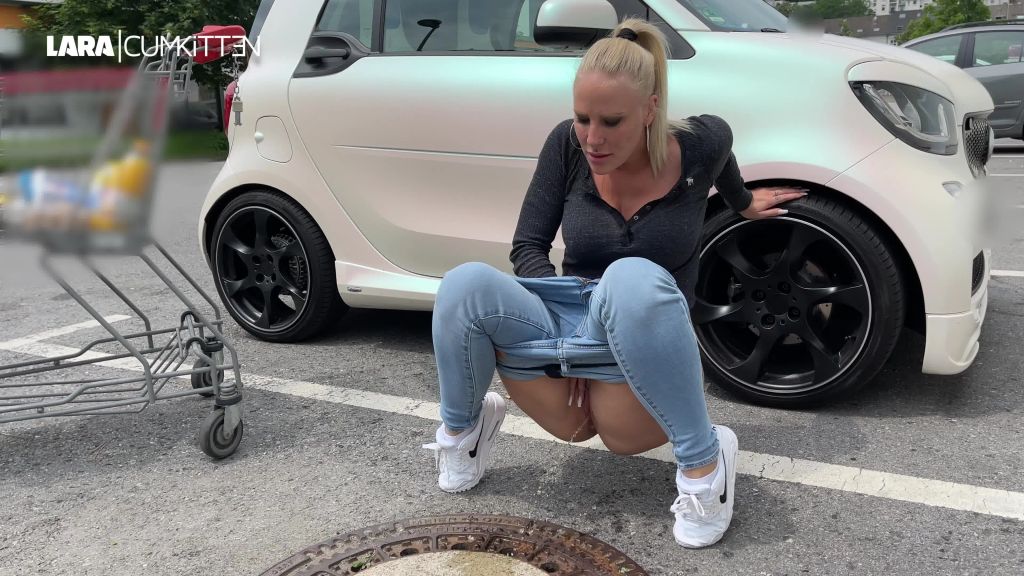 sexy foto nr. 5 von Dreist in der Öffentlichkeit | PUBLIC PISS am Supermarkt