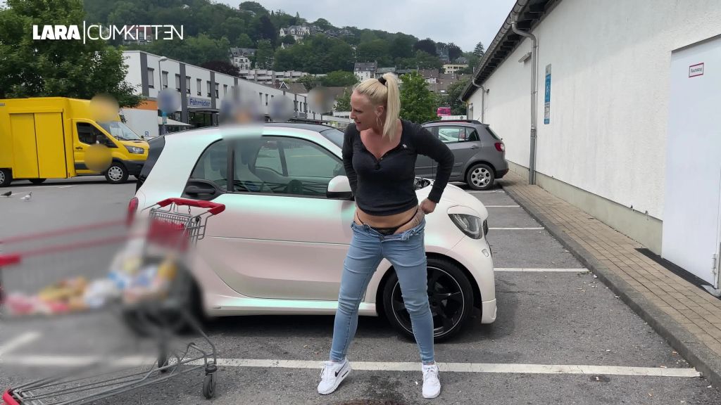 sexy foto nr. 10 von Dreist in der Öffentlichkeit | PUBLIC PISS am Supermarkt