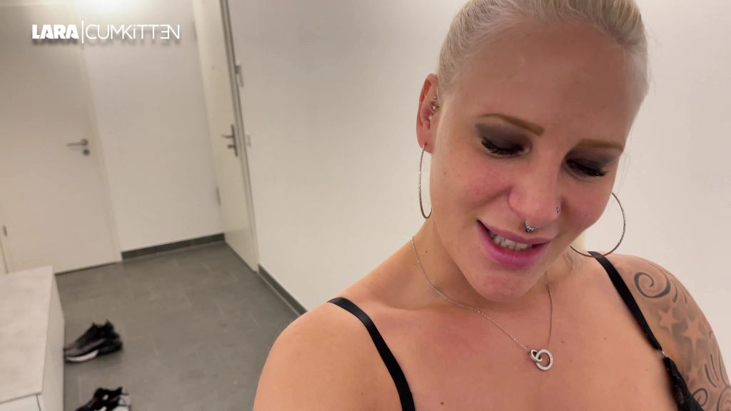 sexy foto nr. 2 von OMG soo viel Fotzensaft | Pissen und wixxen vor dem Spiegel