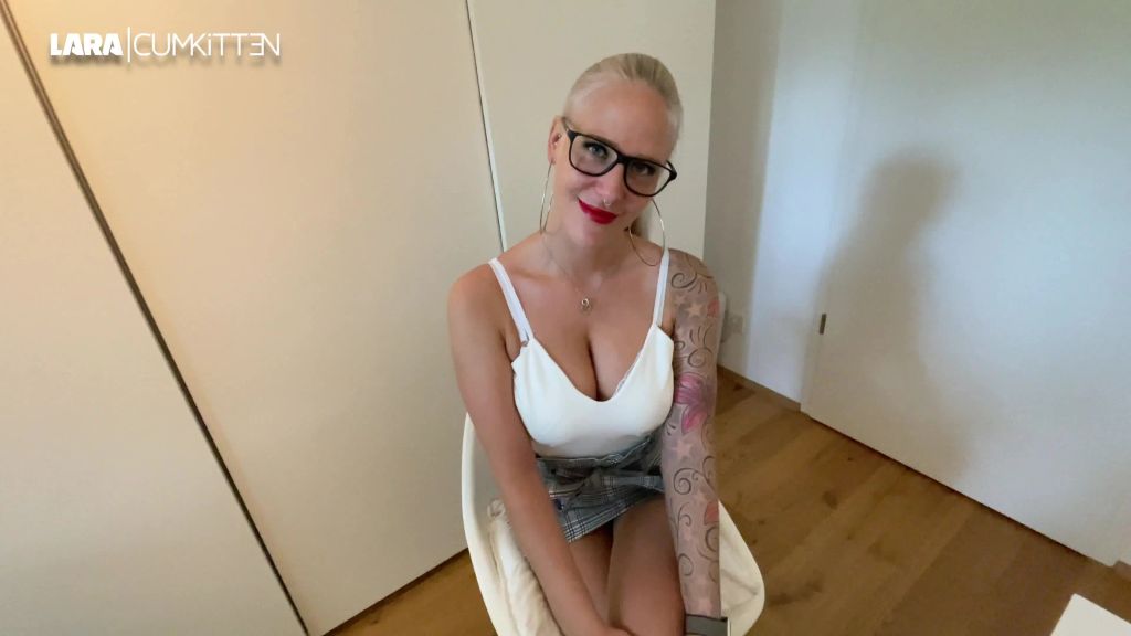 sexy foto nr. 2 von Büro FICKSCHLAMPE | XXXL one man bukkake FACIAL