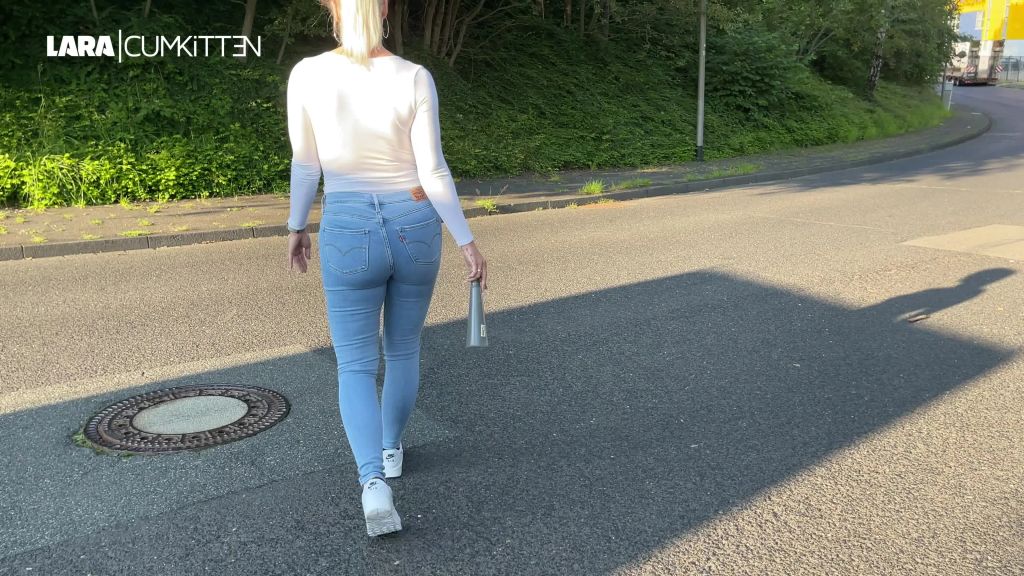 sexy foto nr. 3 von PUBLIC Jeans Piss | Ohne BH mit nassen Titten