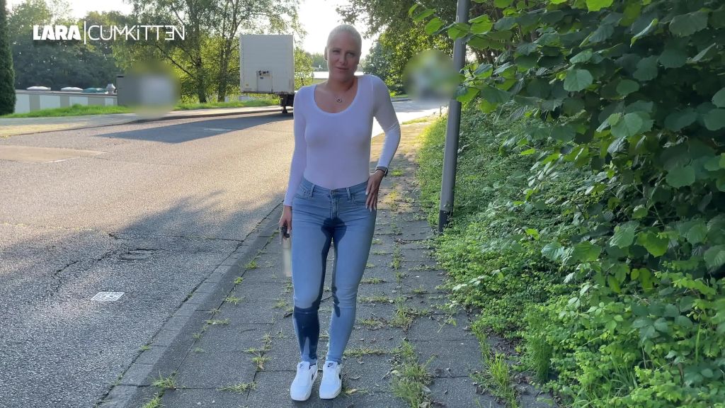 sexy foto nr. 5 von PUBLIC Jeans Piss | Ohne BH mit nassen Titten