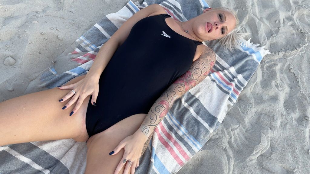 Strand Fickdate public im BADEANZUG | XXXL CUMSHOT