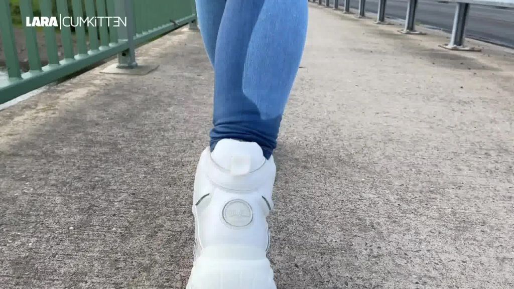 sexy foto nr. 9 von Public JEANS PISS Walk | NS Flut bis in die Schuhe