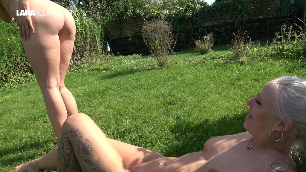 sexy foto nr. 4 von Splitternackte Natursekt Dusche | Ich lass mich vollpissen