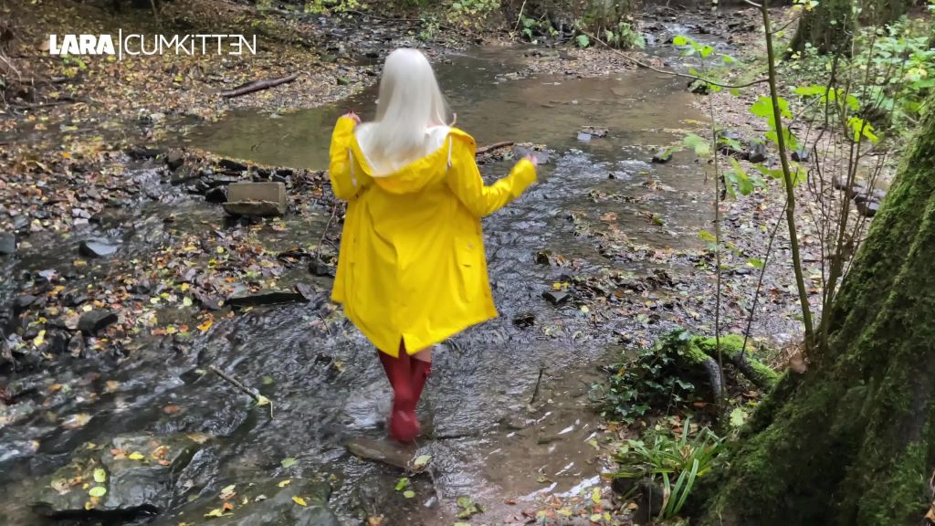 sexy foto nr. 4 von Goldener Oktober - Goldene Piss Action in Gummistiefeln