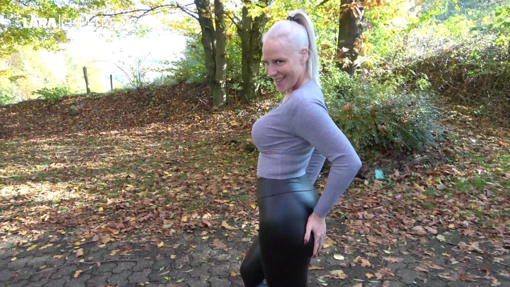 sexy foto nr. 4 von PRALL UND SAFTIG | Posen und pissen in Wetlook Leggings