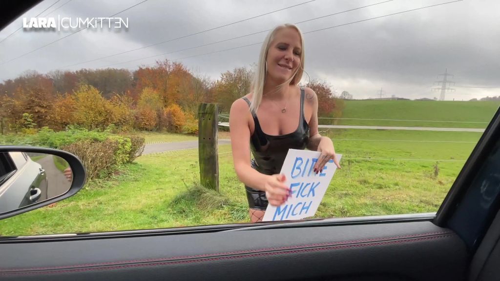 sexy foto nr. 2 von Parkplatz HOBBYHURE | FICK MICH in Stiefeln und Lack Kleid