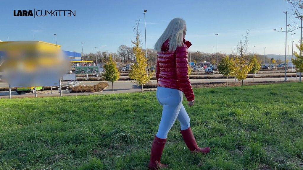 sexy foto nr. 1 von Public Piss| Natursekt Flut in Jeans und Gummistiefel