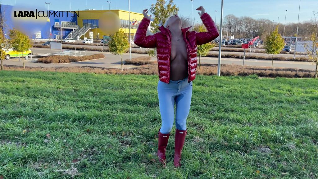 sexy foto nr. 7 von Public Piss| Natursekt Flut in Jeans und Gummistiefel
