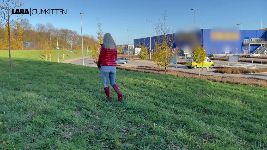 sexy foto nr. 9 von Public Piss| Natursekt Flut in Jeans und Gummistiefel