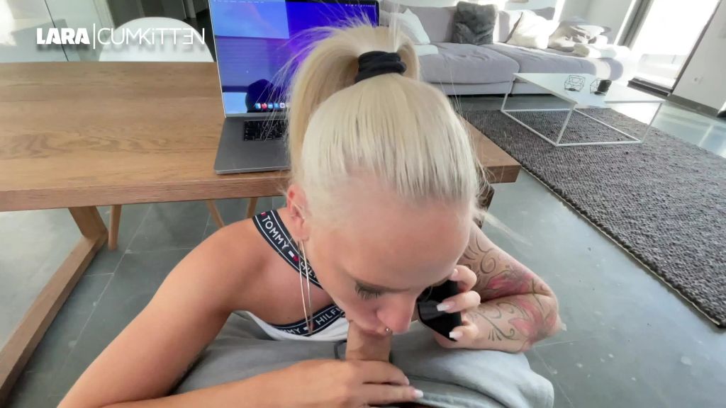 sexy foto nr. 4 von Ich telefonier mit meinem Freund und mein Nachbar fickt mich