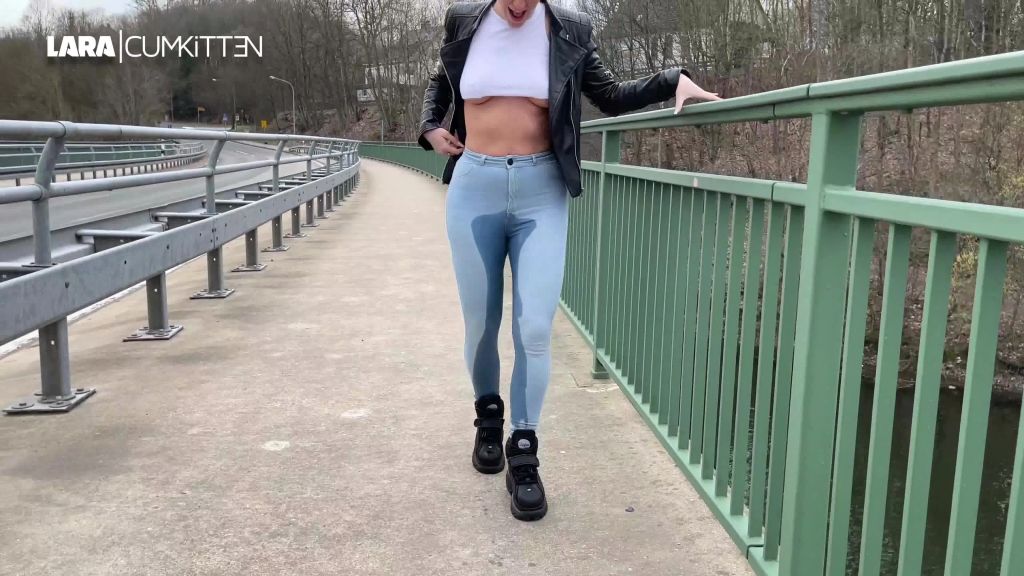 sexy foto nr. 9 von BEST OF PISS 2021 | Ohne Ende goldener Natursekt