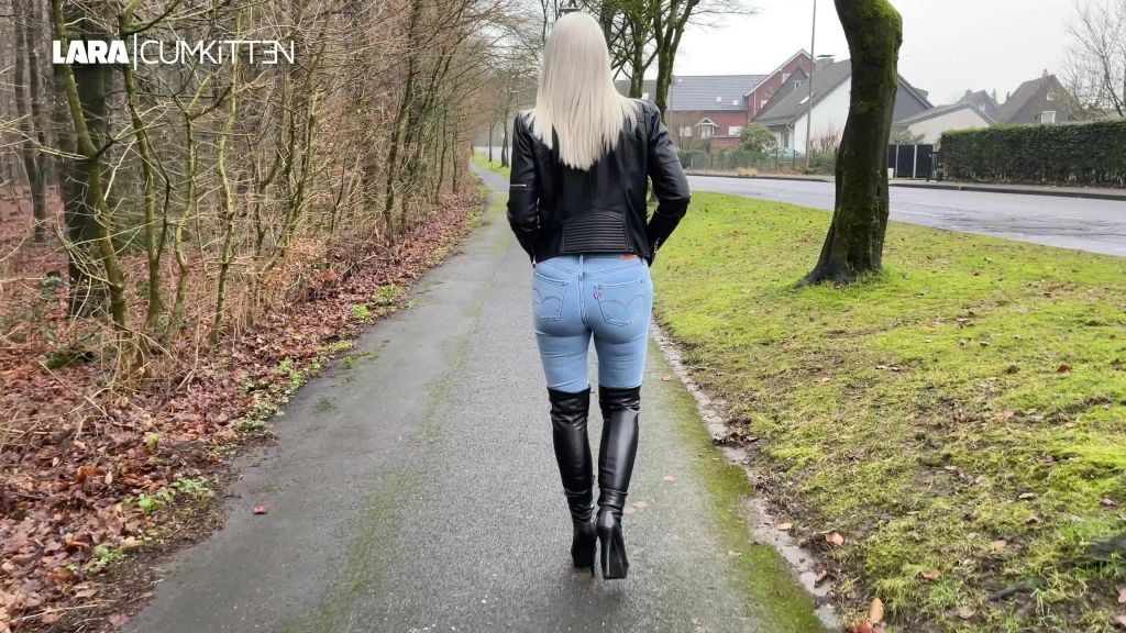sexy foto nr. 1 von PISS TSUNAMI in Jeans und Stiefeln | bis es überläuft
