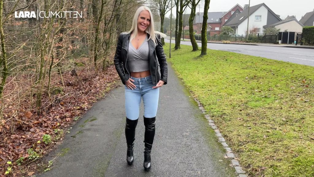 sexy foto nr. 2 von PISS TSUNAMI in Jeans und Stiefeln | bis es überläuft