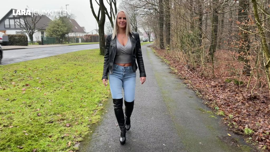 sexy foto nr. 3 von PISS TSUNAMI in Jeans und Stiefeln | bis es überläuft