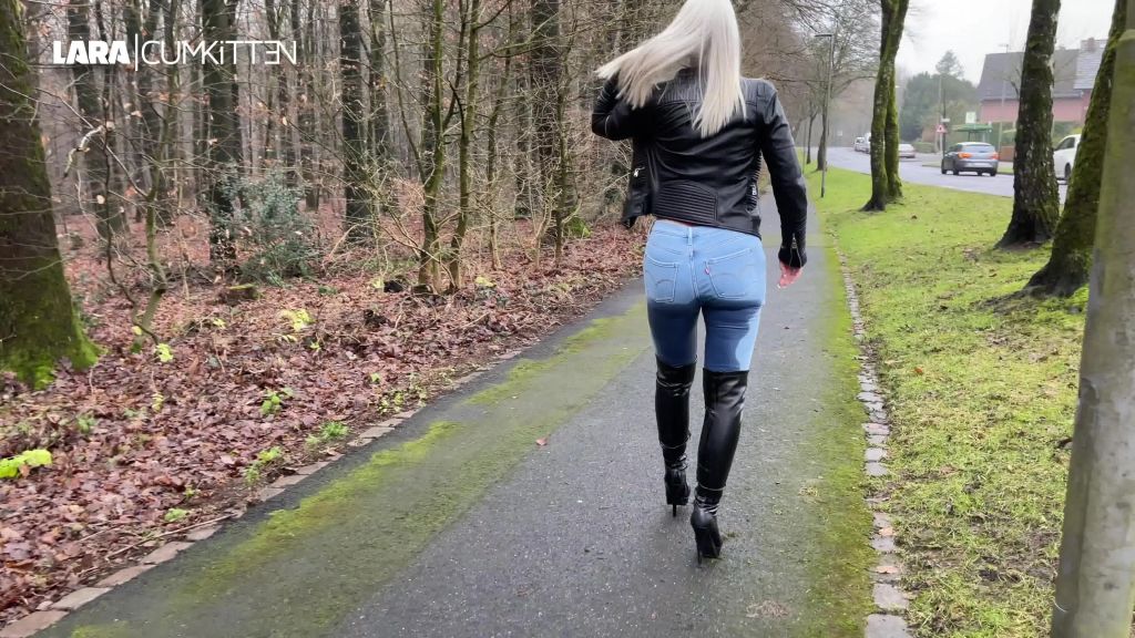 sexy foto nr. 9 von PISS TSUNAMI in Jeans und Stiefeln | bis es überläuft