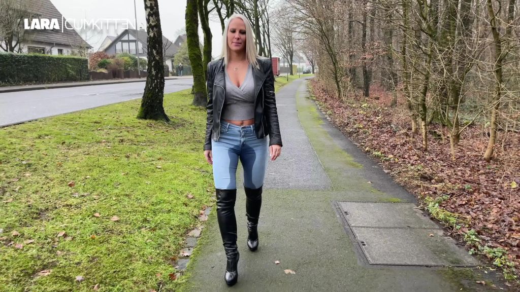 sexy foto nr. 10 von PISS TSUNAMI in Jeans und Stiefeln | bis es überläuft