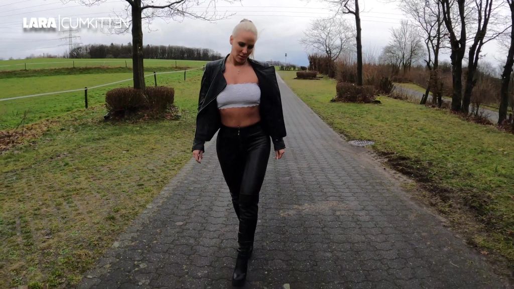 sexy foto nr. 1 von PRALL und saftig | XXL CUMSHOT für das Leggings Fickstück