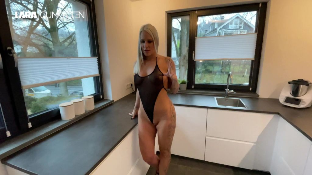 sexy foto nr. 9 von Bubble Butt Quickie im MICRO STRING Body | XXL FACIAL