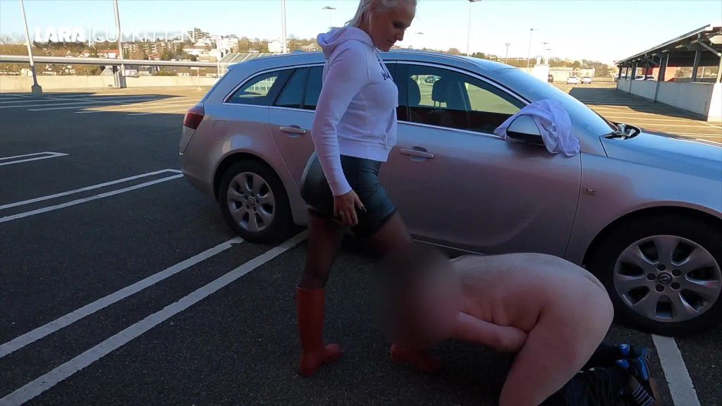 sexy foto nr. 4 von Spontaner PISS & GO | devoten LeckSklaven public VOLLGEPISST