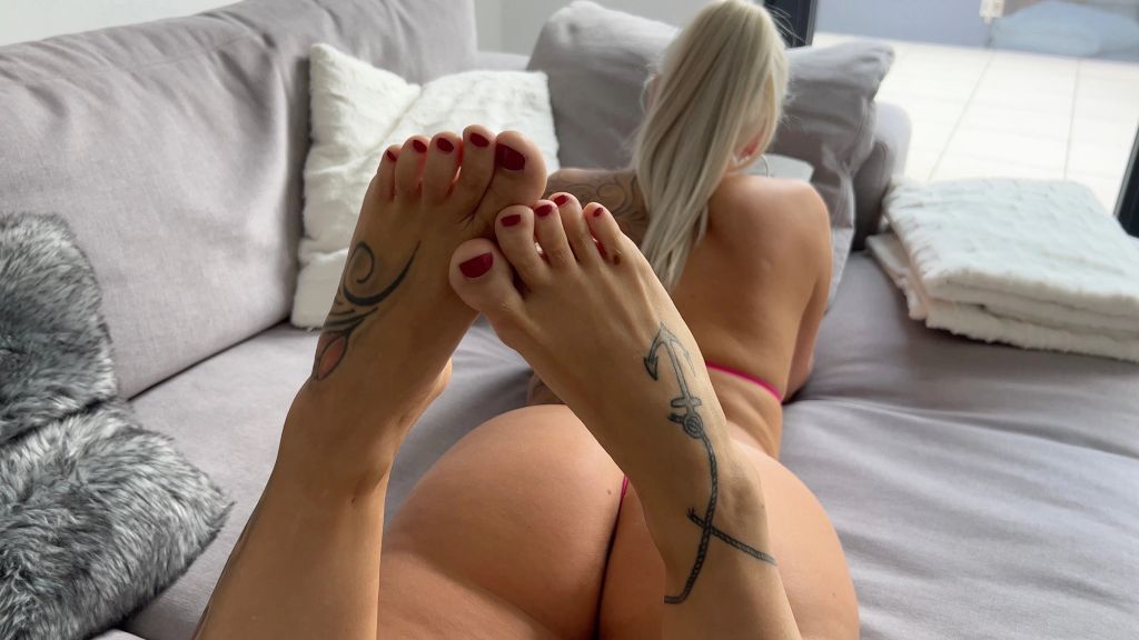 FOOTJOB im Micro Bikini | Mega Cumshot auf meine Wixx Füsse