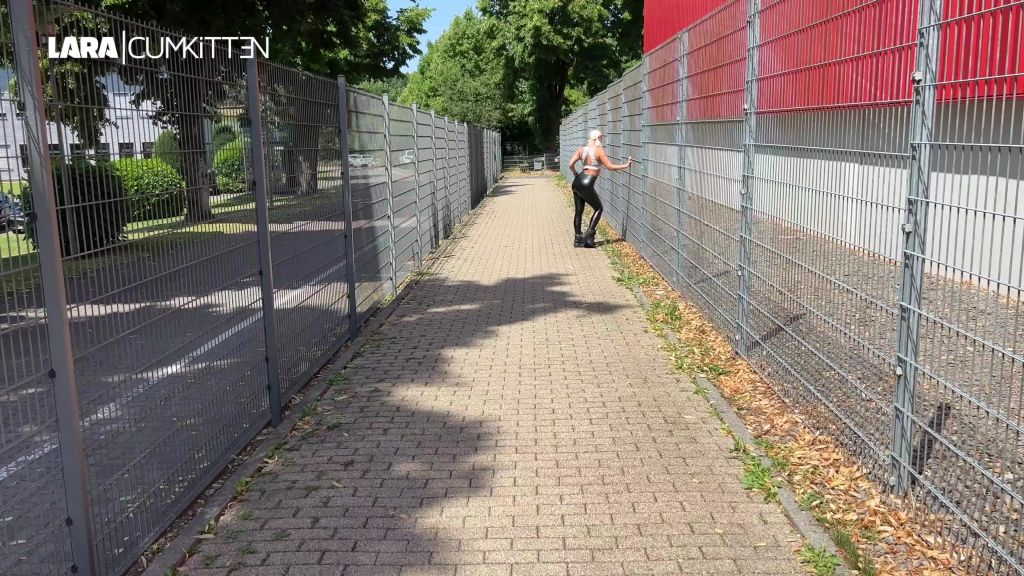 sexy foto nr. 2 von PRALL ARSCH TEENY | In Leggings benutzt und vollgespritzt