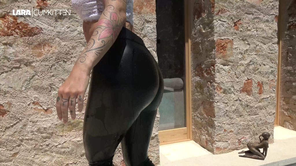 sexy foto nr. 9 von LEGGINGS ARSCH bis du abspritzen musst | IN LEGGINGS IM POOL