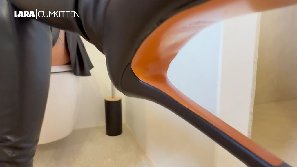 sexy foto nr. 3 von Stiefel Leck SKLAVE | Willst du den NATURSEKT deiner LADY?
