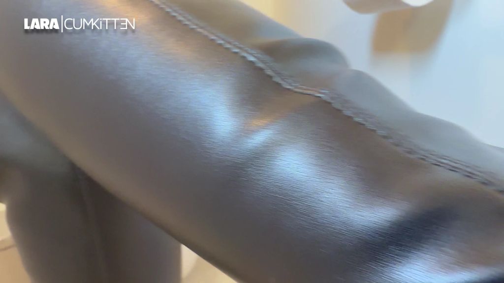 sexy foto nr. 4 von Stiefel Leck SKLAVE | Willst du den NATURSEKT deiner LADY?
