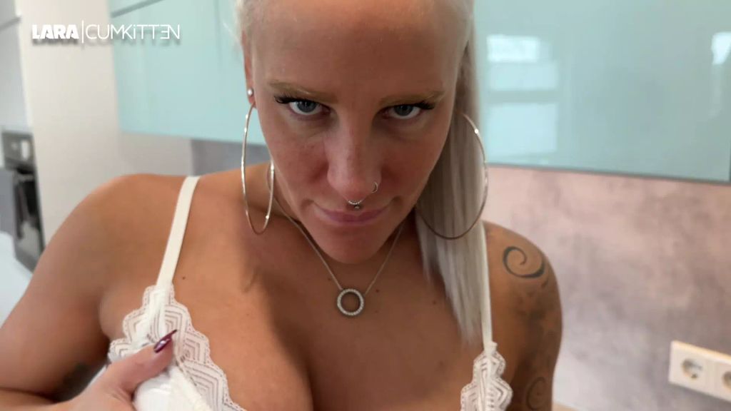 sexy foto nr. 4 von AUFGESTRAPSTE STIEFEL BITCH GEBUCHT | Quickie mit XXL Facial