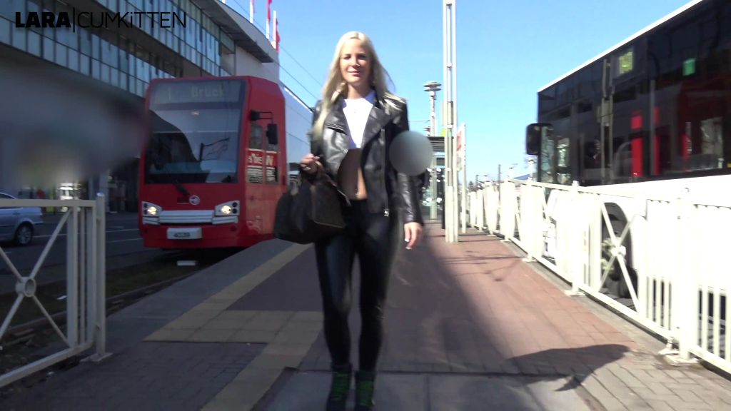 sexy foto nr. 1 von FICK MICH PUBLIC im Parkhaus | XXL Leggings CUMSHOT