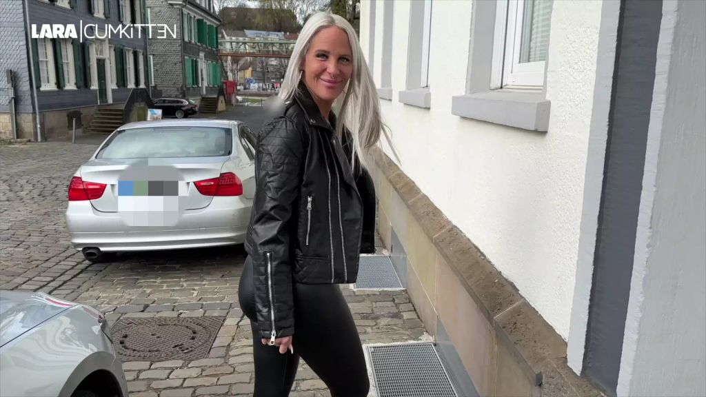 sexy foto nr. 2 von BUBBLE BUTT BITCH | In Leggings von der Strasse gefickt