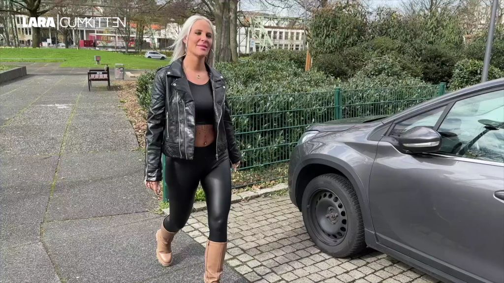 sexy foto nr. 4 von BUBBLE BUTT BITCH | In Leggings von der Strasse gefickt