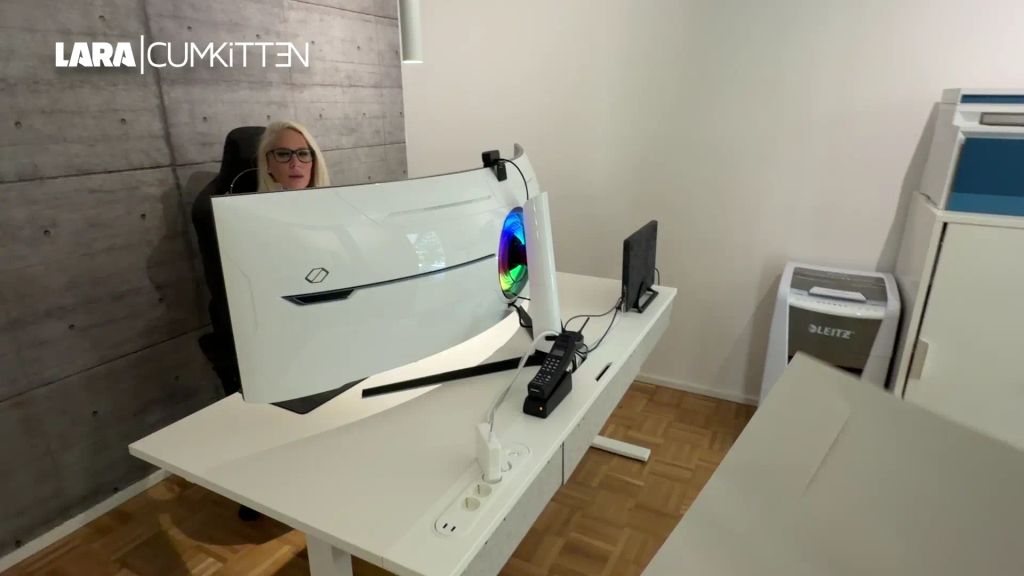 sexy foto nr. 1 von Spermageile MILF CHEFIN | Azubi CUMSHOT in meinem Büro
