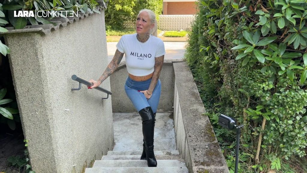 sexy foto nr. 4 von Sommer Piss in Jeans und Stiefeln | Komplett durchnässt