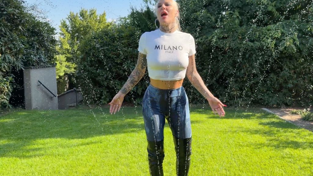 Sommer Piss in Jeans und Stiefeln | Komplett durchnässt