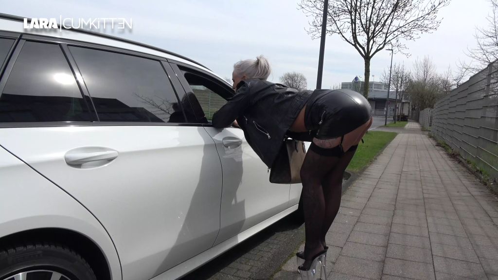 sexy foto nr. 2 von One Man BUKKAKE FACIAL | Straps FICKSTÜCK im Auto geknallt