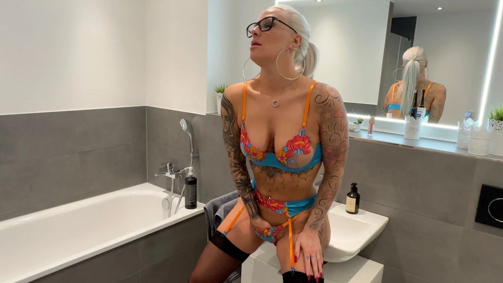 sexy foto nr. 10 von FICK MICH BITTE | Damit hat er nicht gerechnet